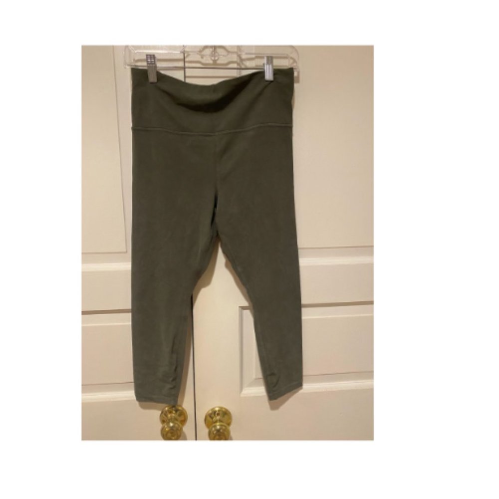 Athleta Sage Green Cropped Leggings